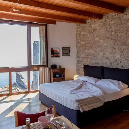 Pra De La Fam Bed & Breakfast Tignale