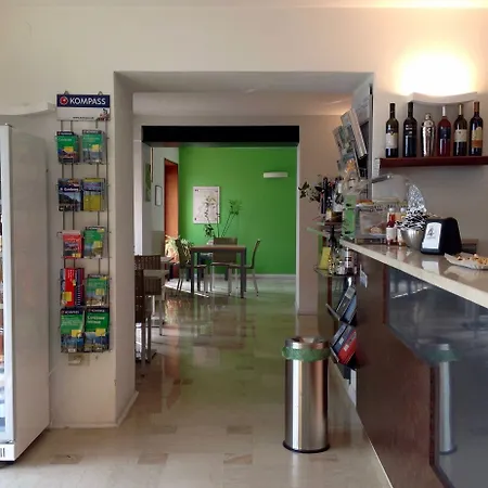 Pra De La Fam & Hotel